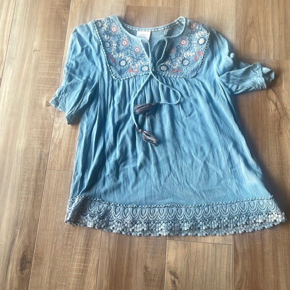 Knox Rose Embroidered blue top - Picture 1 of 5